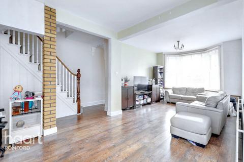 3 bedroom semi-detached house for sale, Olive Street, Romford