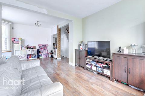 3 bedroom semi-detached house for sale, Olive Street, Romford