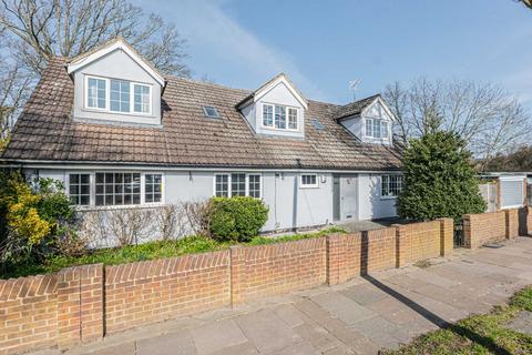 6 bedroom detached house for sale, Manchester Drive, Leigh-on-sea, SS9