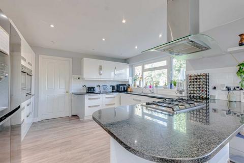 6 bedroom detached house for sale, Manchester Drive, Leigh-on-sea, SS9