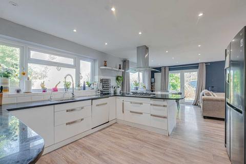 6 bedroom detached house for sale, Manchester Drive, Leigh-on-sea, SS9