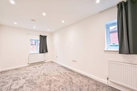 3 bedroom flat to rent, Cheviot Gardens, Cricklewood, London, NW2