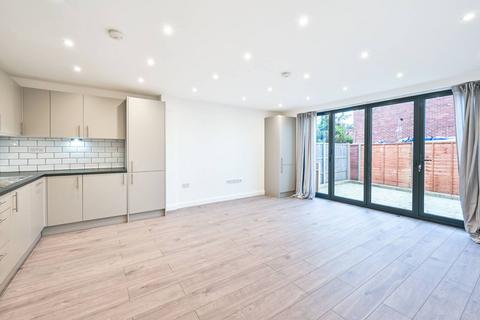 3 bedroom flat to rent, Cheviot Gardens, Cricklewood, London, NW2