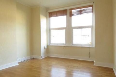 3 bedroom apartment to rent, Hillcourt Road, London SE22