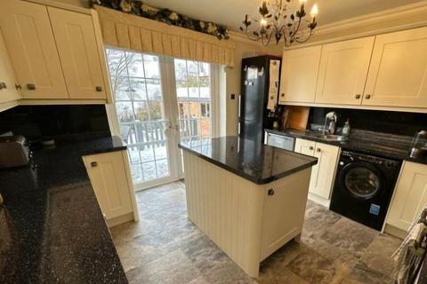 4 bedroom detached house for sale, Wrexham LL11