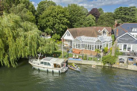The Old Boathouse Camden Place, Bourne End, SL8 5RW