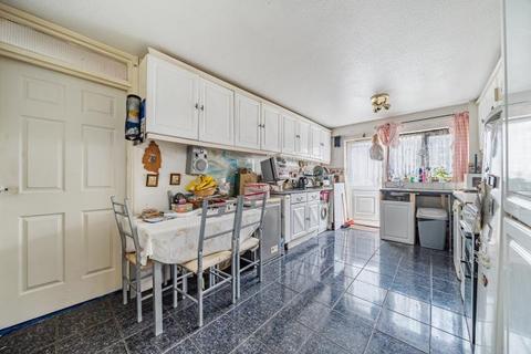 3 bedroom maisonette for sale, Birch Close, London, E16