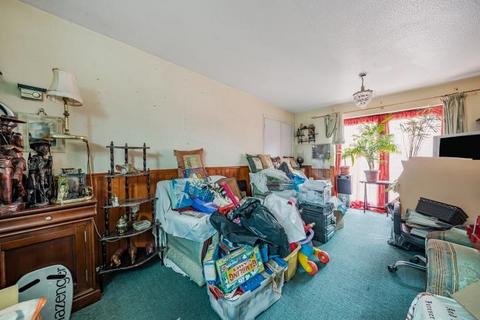 3 bedroom maisonette for sale, Birch Close, London, E16