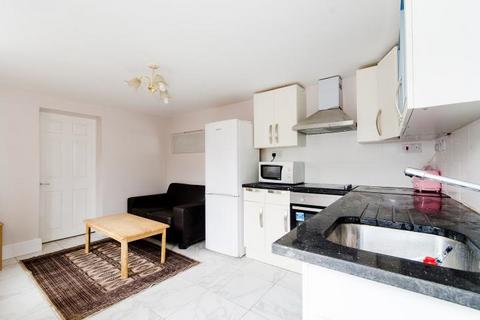 2 bedroom flat for sale, Highfield Road, London, W3