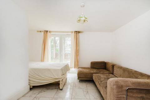 2 bedroom flat for sale, Highfield Road, London, W3