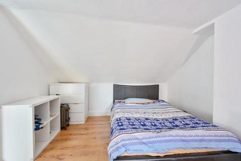 3 bedroom flat for sale, Highfield Road, London, W3