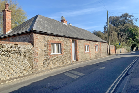 4 bedroom detached bungalow to rent, Mead Lane, Bognor Regis, PO22