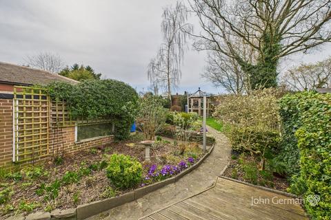 3 bedroom semi-detached house for sale, Henhurst Hill, Burton-on-Trent