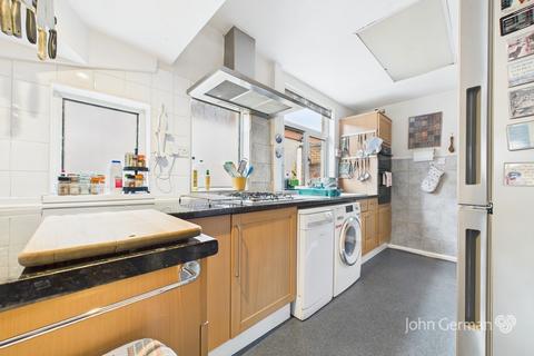 59 Henhurst Hill, Burton-on-trent, DE13 9TB