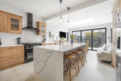 51 Clifton Park Avenue, London, SW20 8BB