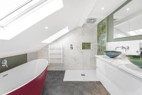 51 Clifton Park Avenue, London, SW20 8BB
