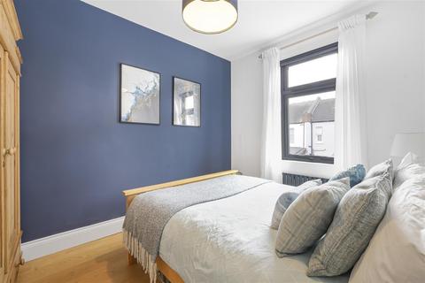 51 Clifton Park Avenue, London, SW20 8BB