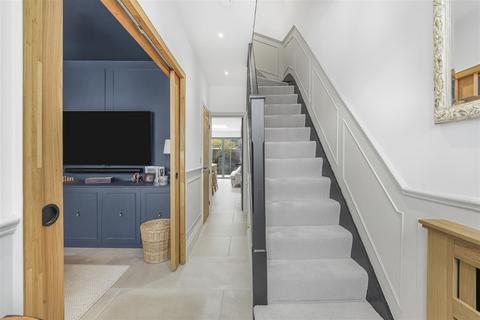 51 Clifton Park Avenue, London, SW20 8BB