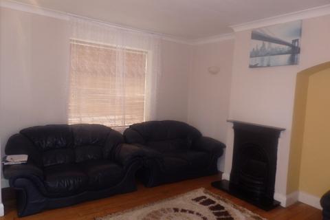 2 bedroom terraced house to rent, Blackborne Road Dagenham