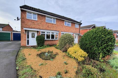 3 bedroom semi-detached house to rent, Warwick Close, Market Drayton