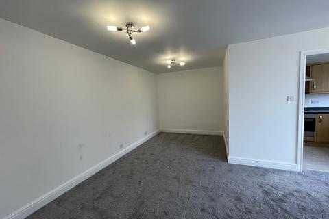 2 bedroom flat to rent, London Road, Romford