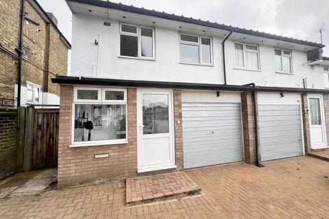 3 bedroom end of terrace house to rent, Selhurst Road, South Norwood