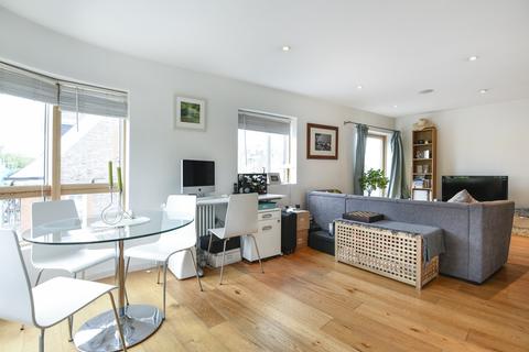 1 bedroom apartment to rent, St John's Hill London SW11