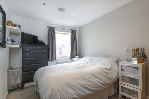 1 bedroom apartment to rent, St John's Hill London SW11