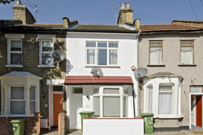 3 Bedroom Mid Terrace House, Faringford Road, Lon