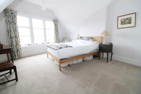 2 bedroom apartment to rent, South Street, Dorking