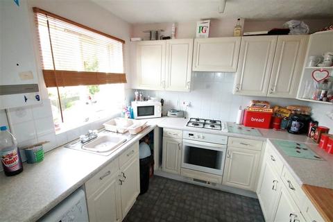 2 bedroom maisonette to rent, Kelvin Gardens, Croydon