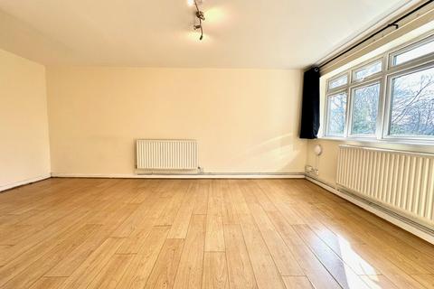 Studio to rent, Sunningfields Road, London NW4