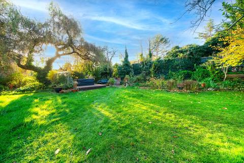 57g Ravensbourne Park Crescent, London, SE6 4YG