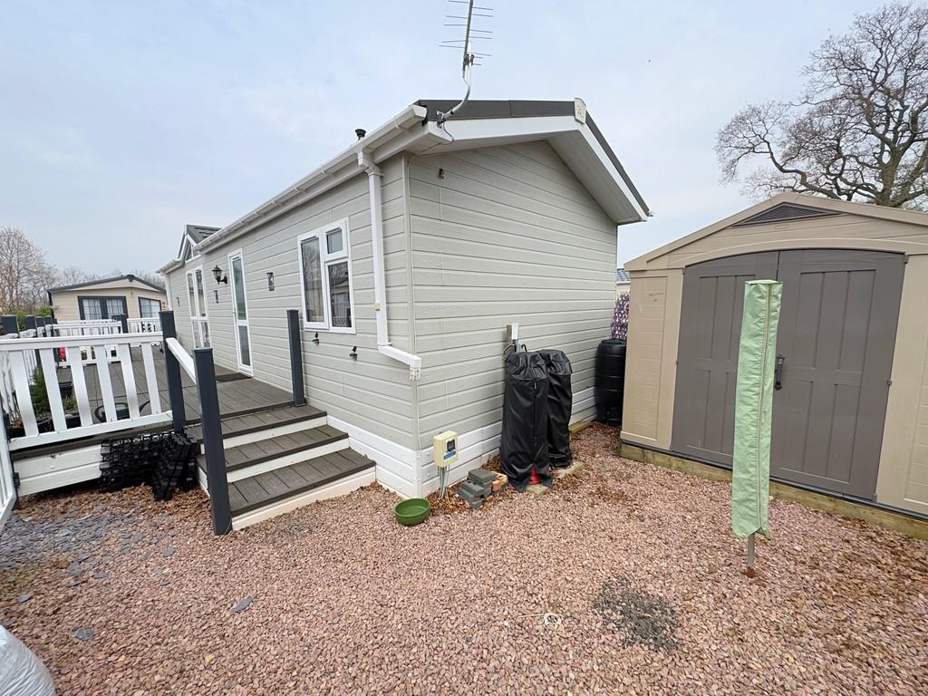 Garden to rear ext