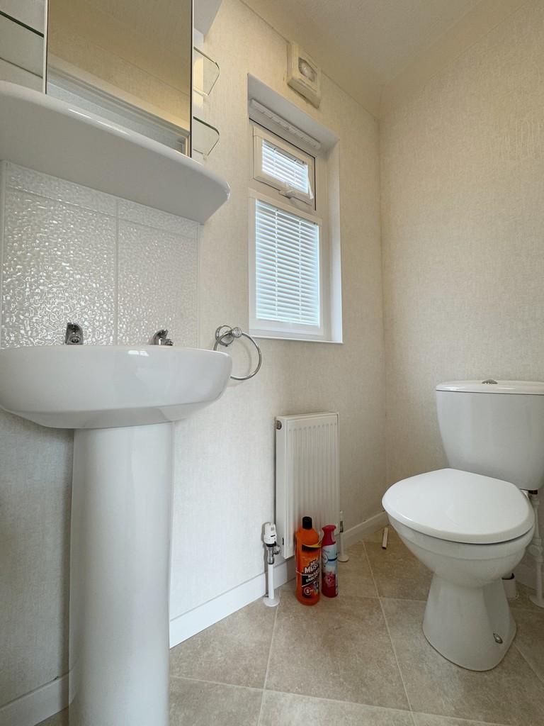 En-suite cloakroom
