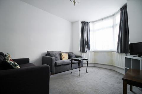 3 bedroom terraced house to rent, Colegrave Road, London E15