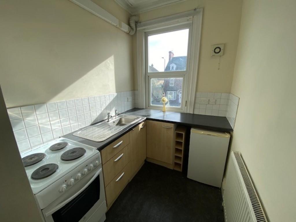 Flat 4 kitchen 3
