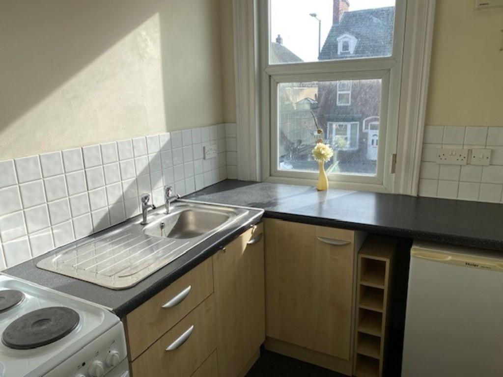 Flat 4 kitchen 2