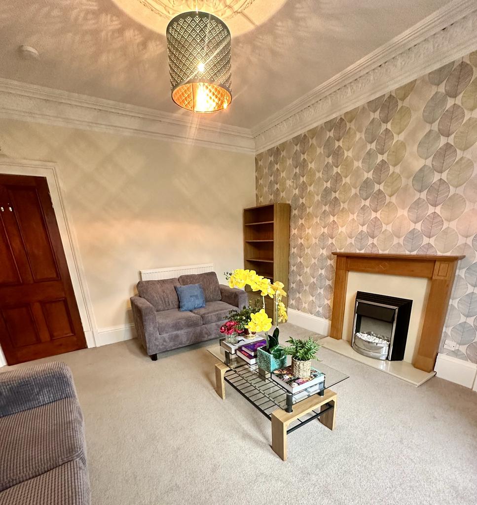 Living room (b)