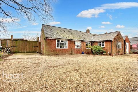 4 bedroom semi-detached bungalow for sale, Kennett Cottages, Kennett