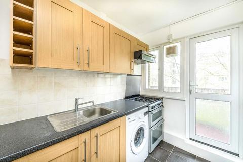 2 bedroom flat to rent, Tildesley Road, London SW15