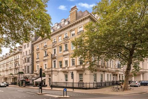 3 bedroom flat to rent, Palace Gate, Kensington, London