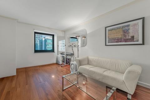 1 bedroom flat for sale, Discovery Dock Apartments East, 3 South Quay Square, London