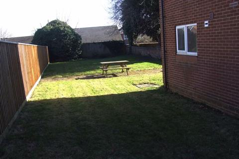 2 bedroom flat to rent, 4 High Holme Court, High Holme Road, Louth, LN11 0SP
