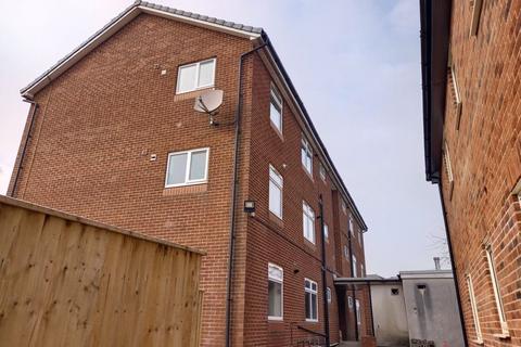 2 bedroom flat to rent, 4 High Holme Court, High Holme Road, Louth, LN11 0SP