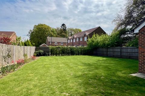 45 Tennyson Way, Grayshott, Hindhead, GU26 6FU