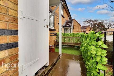 2 bedroom terraced house to rent, Corner Mead, London NW9