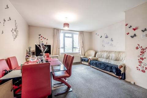 2 bedroom flat to rent, Ashburnham Court, Ashburnham Road, MK40 1DY