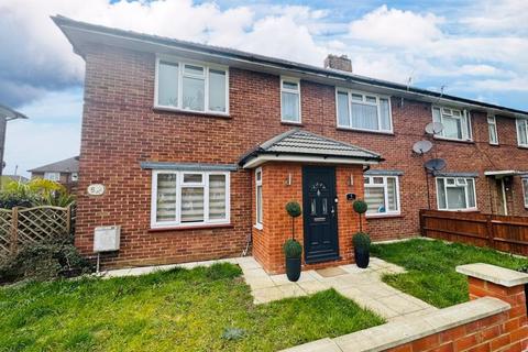 2 bedroom maisonette for sale, Barn Close, Northolt