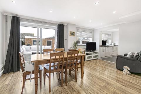 2 Browning Crescent, Bletchley, Milton Keynes, MK3 5AU